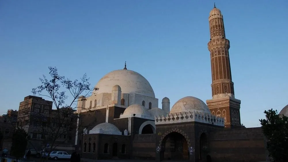 Masjid Al Bakiriya (Sana’a), 1. Masjid Al-Ashair (Zabid), 2. Masjid Al-Janad (Taiz), 3. Masjid Agung Sana’a (Sana’a), 4. Masjid Al-Hadi (Sa’dah), 5. Masjid Ratu Arwa (Jiblah), 6. Masjid Ashrafiya (Taiz), 7. Masjid Al-Mudhaffar (Taiz), 8. Masjid Al Bakiriya (Sana’a), 9. Masjid Talha (Sana’a), 10. Masjid Al-Muhdhar (Tarim)