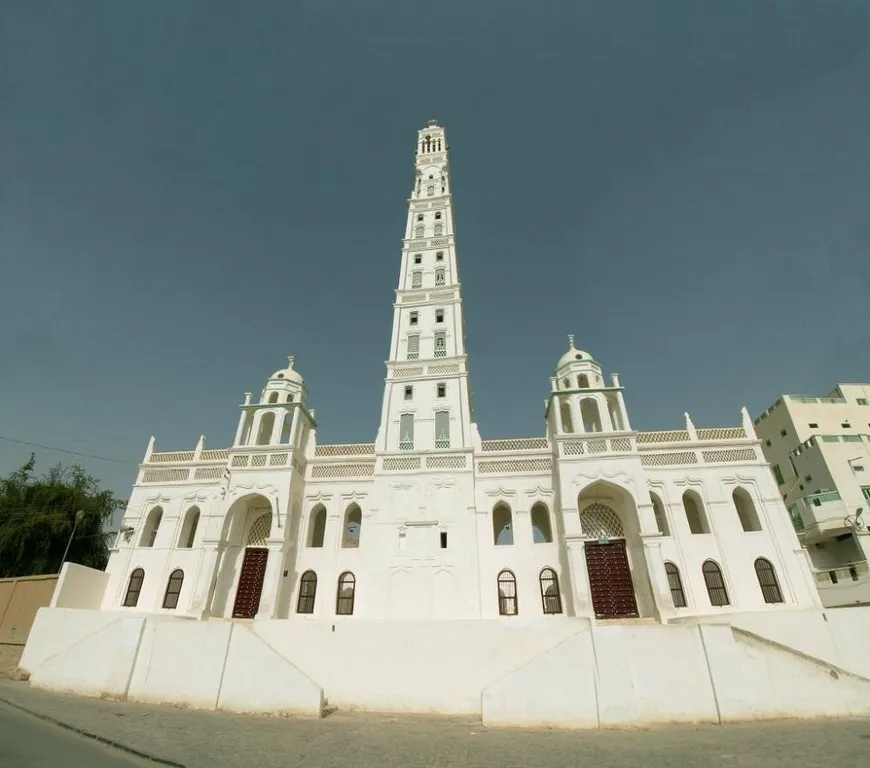 Masjid Al-Muhdhar (Tarim), 1. Masjid Al-Ashair (Zabid), 2. Masjid Al-Janad (Taiz), 3. Masjid Agung Sana’a (Sana’a), 4. Masjid Al-Hadi (Sa’dah), 5. Masjid Ratu Arwa (Jiblah), 6. Masjid Ashrafiya (Taiz), 7. Masjid Al-Mudhaffar (Taiz), 8. Masjid Al Bakiriya (Sana’a), 9. Masjid Talha (Sana’a), 10. Masjid Al-Muhdhar (Tarim)
