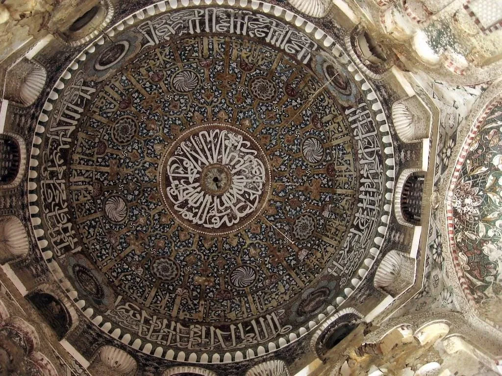 Masjid Ashrafiya (Taiz), 1. Masjid Al-Ashair (Zabid), 2. Masjid Al-Janad (Taiz), 3. Masjid Agung Sana’a (Sana’a), 4. Masjid Al-Hadi (Sa’dah), 5. Masjid Ratu Arwa (Jiblah), 6. Masjid Ashrafiya (Taiz), 7. Masjid Al-Mudhaffar (Taiz), 8. Masjid Al Bakiriya (Sana’a), 9. Masjid Talha (Sana’a), 10. Masjid Al-Muhdhar (Tarim)