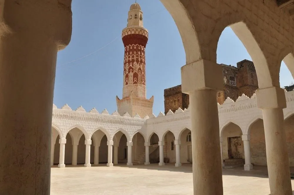 Masjid Ratu Arwa (Jiblah), 1. Masjid Al-Ashair (Zabid), 2. Masjid Al-Janad (Taiz), 3. Masjid Agung Sana’a (Sana’a), 4. Masjid Al-Hadi (Sa’dah), 5. Masjid Ratu Arwa (Jiblah), 6. Masjid Ashrafiya (Taiz), 7. Masjid Al-Mudhaffar (Taiz), 8. Masjid Al Bakiriya (Sana’a), 9. Masjid Talha (Sana’a), 10. Masjid Al-Muhdhar (Tarim)