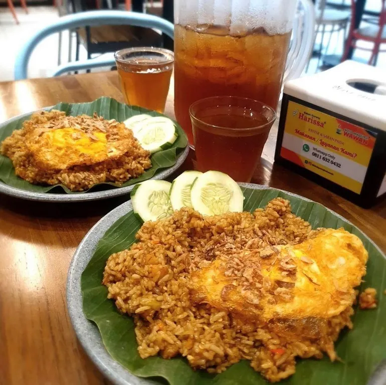 Nasi Goreng Bebek, 1. Bebek Goreng Kremes Sambal Pencit, 2. Sate Madura, 3. Ayam Lombok Ijo, 4. Bebek Putri Madura, 5. Ayam Jotos, 6. Nasi Goreng Bebek, 7. Bebek Goreng Sambal Thailand, 8. Bebek Muda Sambal Korek, 9. Nasi Bebek Putri Madura Pura-Pura, 10. Bebek Bakar Kremes