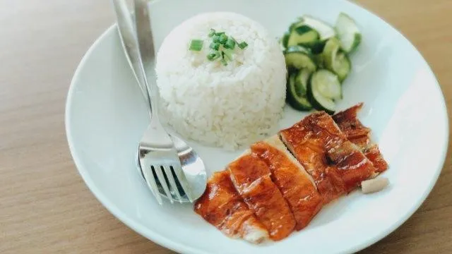 Nasi Hainan Bebek, 1. Nasi Hainan Bebek, 2. Lontong Opor, 3. Nasi Langgi, 4. Nasi Beringin , 5. Soto Mie, 6. Nasi Bakmoy Ayam, 7. Asem-Asem Daun Kedongdong, 8. Mie Goreng Oriental, 9. Selat Solo, 10. Bebek Panggang