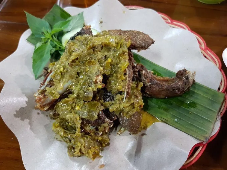 Ayam Lombok Ijo, 1. Bebek Goreng Kremes Sambal Pencit, 2. Sate Madura, 3. Ayam Lombok Ijo, 4. Bebek Putri Madura, 5. Ayam Jotos, 6. Nasi Goreng Bebek, 7. Bebek Goreng Sambal Thailand, 8. Bebek Muda Sambal Korek, 9. Nasi Bebek Putri Madura Pura-Pura, 10. Bebek Bakar Kremes