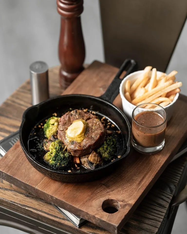 Beef Lucucus, 1. Egg Florentine, 2. Egg Bonavista, 3. Lemon Cheesecake, 4. Thai Beef Salad , 5. Beef Lucucus, 6. Ayam Rica-Rica, 7. Garlic Beef Baked Rice, 8. English Breakfast, 9. Steak Sandwich, 10. Beef Platter