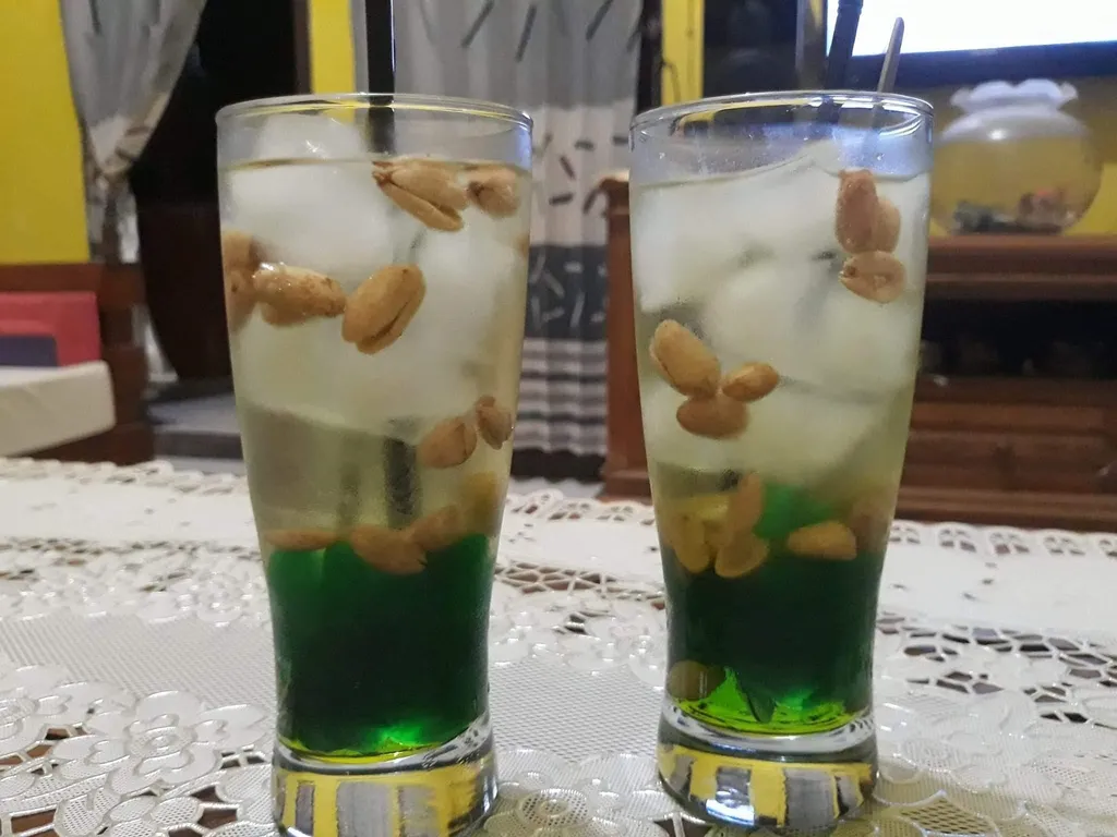 Cao Menek, 1. Cao Menek, 2. Kopi Kemiren , 3. Kopi Lanang , 4. Kopai Osing, 5. Kopi Luwak Liar, 6. Wedang Angsle, 7. Setup Banyuwangi, 8. Secang, 9. Es Sirsak Kayu Manis , 10. Es Serbat Krai