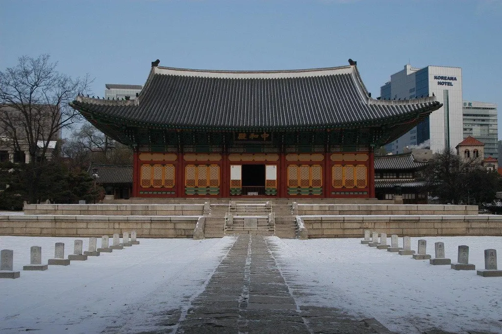 Deoksugung, 1. Gyeongbokgung, 2. Changdeokgung, 3. Deoksugung, 4. Changgyeonggung, 5. Gyeonghuigung, 6. Gyeongju Donggung dan Wolji Pond, 7. Unhyeongung
