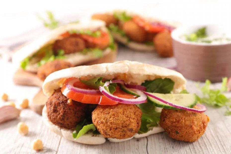 Falafel, 1. Stuffed Camel, 2. Baleelat, 3. Luqaimat, 4. Roti Chabab, 5. Madrouba, 6. Saloona, 7. Falafel, 8. Roti Khameer, 9. Dango – Buncis Rebus, 10. Al Harees