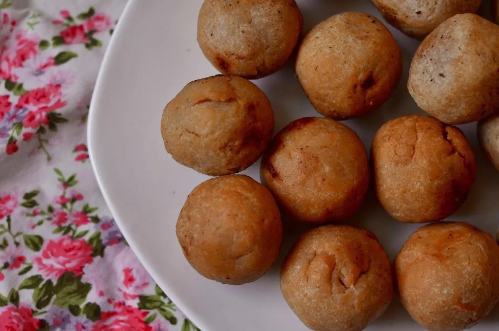 Gulha, 1. Garudhiya, 2. Bajiya, 3. Mas Huni, 4. Gulha, 5. Mas Riha, 6. Fihunu Mas, 7. Huni Roshi, 8. Bis Keemiya, 9. Rihaakuru, 10. Chicken Biryani