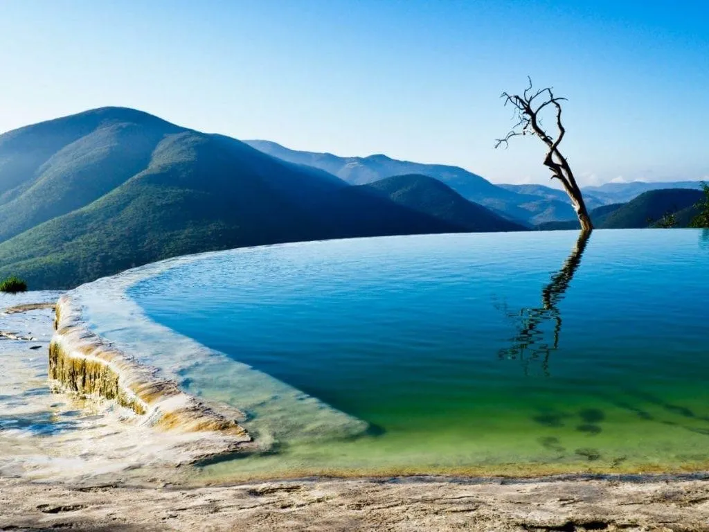 Hierve El Agua (Oaxaca), 1. Taman Surealis Edward James “ Las Pozas” (Xilitla), 2. Las Grutas Tolantongo (Hidalgo), 3. Islas Marietas (Puerto Valarta), 4. Huasteca Potosi (San Luis Potosi), 5. Hierve El Agua (Oaxaca), 6. Laguna Bacalar (Quintana Roo), 7. Pulau Holbox (Quintana Roo), 8. Cagar Biosfer Siera Gorda (Queretaro) , 9. Cenote Taak Bi ha (Quintana Roo), 10. Museum Bawah Laut MUSA (Cancun)
