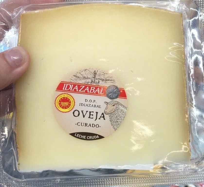 Idiazabal, 1. Cabrales, 2. Arzúa-Ulloa, 3. Manchego, 4. Torta del casar, 6. Mahón, 7. Tetilla, 8. Idiazabal, 9. San Simon da Costa, 10. Nata de Cantabria