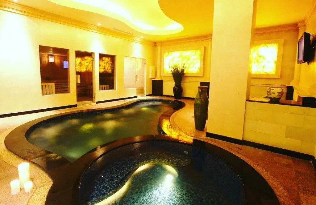 Jiwa Spa Hilton, 1. The Spa Trans Luxury, 2. Eternity Spa by Alaya, 3. Golden Tulip Spa Fave Hotel Premiere Cihampelas, 4. Sangria Resort and Spa, 5. Orchidea Spa, Holiday Inn Pasteur, 6. Courtyard Dago Bandung by Marriot, 7. Edelweiss Spa The Papandayan, 8. Belita K-beauty Fave, 9. Jiwa Spa Hilton, 10. Shine Spa Sheraton
