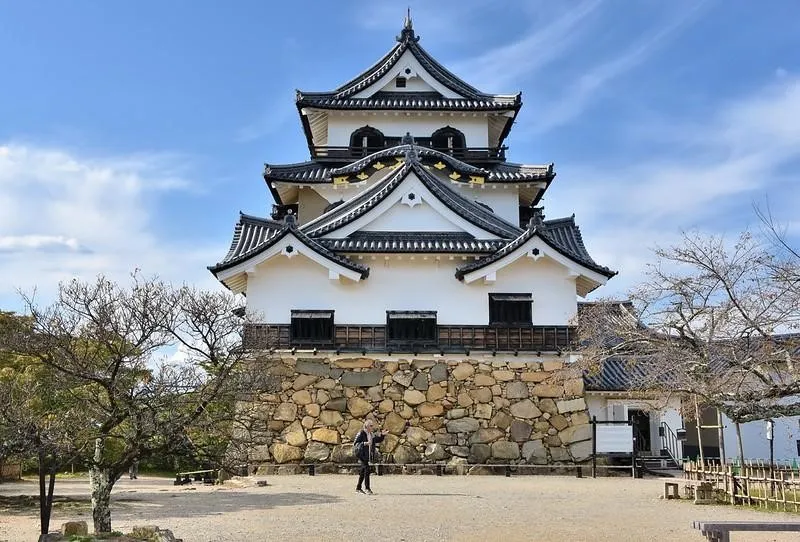 Kastil Hikone, 1. Kastil Himeji, 2. Kastil Matsumoto, 3. Kastil Marugame, 4. Kastil Nagoya, 5. Kastil Osaka, 6. Kastil Inuyama, 7. Kastil Hirosaki, 8. Kastil Kochi, 9. Kastil Matsue, 10. Kastil Hikone