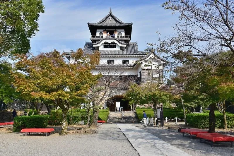 Kastil Inuyama, 1. Kastil Himeji, 2. Kastil Matsumoto, 3. Kastil Marugame, 4. Kastil Nagoya, 5. Kastil Osaka, 6. Kastil Inuyama, 7. Kastil Hirosaki, 8. Kastil Kochi, 9. Kastil Matsue, 10. Kastil Hikone