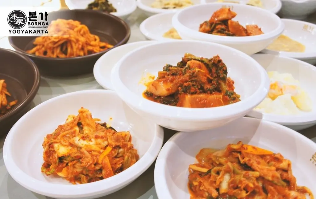 Kimchi, 1. Kimchi Jjigae , 2. Kimchi, 3. Yangnyeom Galbi, 4. Sundubu Jjigae, 5. Bibim Naengmyeon, 6. Haemul Pajeon, 7. Chadol Doenjang Jjigae, 8. Woo Samgyeop, 9. Chicken Ganjang Barbecue , 10. Yesan Tteokgalbi