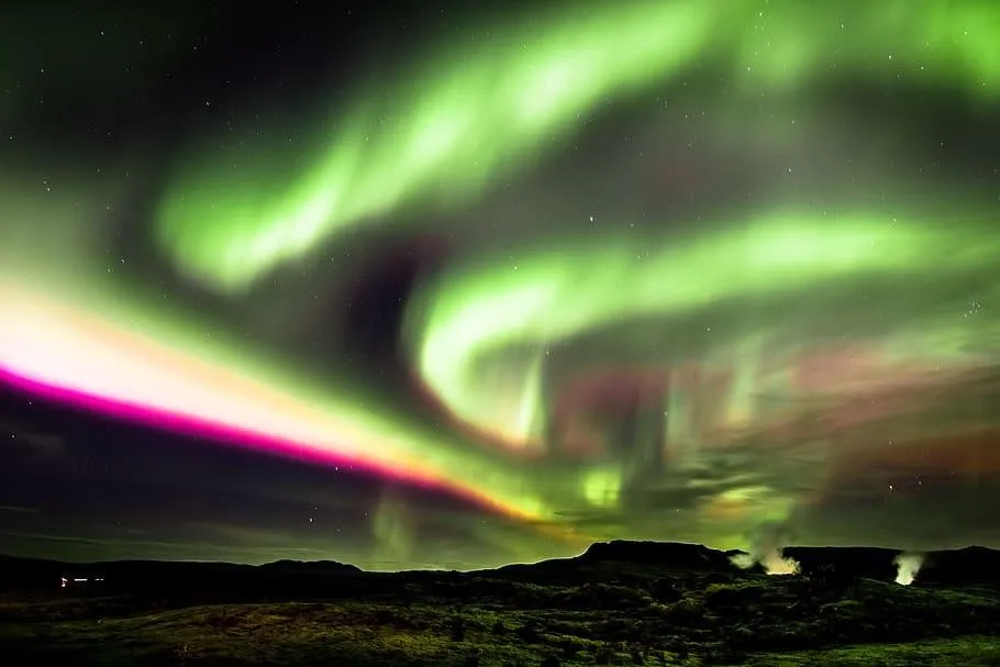 Reykjavik, Islandia, 1. Svalbard, Norwegia, 2. Yellowknife, Kanada, 3. Tromsø, Norwegia, 4. Taman Nasional Voyageurs, Amerika Serikat, 5. Fairbanks, Alaska, 6. Lapland, Finlandia, 7. Jukkasjärvi, Swedia, 8. Orkney, Skotlandia, 9. Reykjavik, Islandia, 10. Kangerlussuaq, Greenland