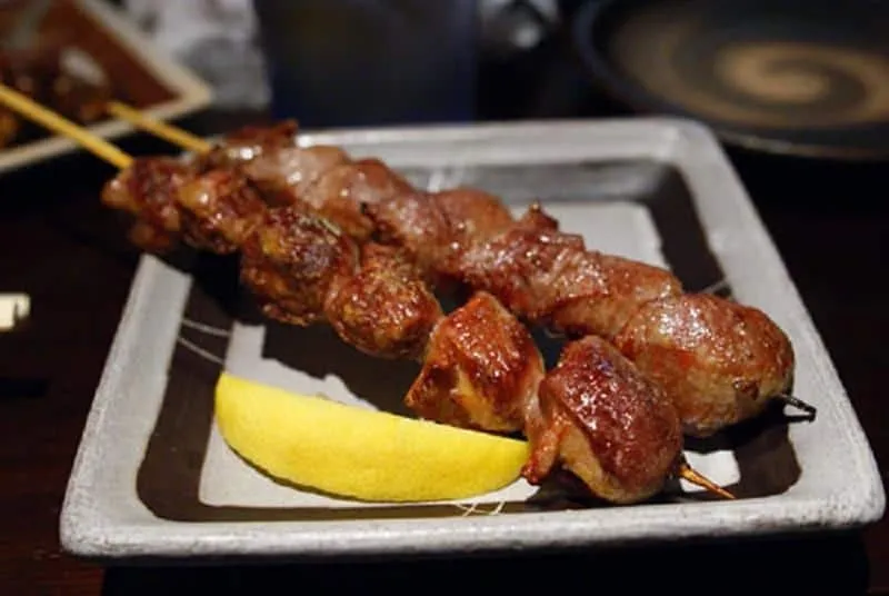 Sunagimo, 1.  Negima, 2. Tebasaki, 3. Tsukune, 4. Rebaa, 5. Bonjiri, 6. Kanmuri, 7. Hatsu, 8. Seseri, 9. Sasami, 10. Sunagimo, 11. Mune, 12. Kawa