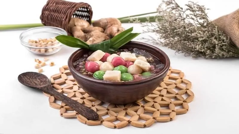 Sekoteng, 1. Wedang Ronde, 2. Wedang Uwuh, 3. Sekoteng , 4. Jamu Jun , 5. Wedang Jaselang, 6. Wedang Pokak , 7. Adon-Adon Coro, 8. Kopi Joss , 9. Beras Kencur, 10. Wedang Jahe