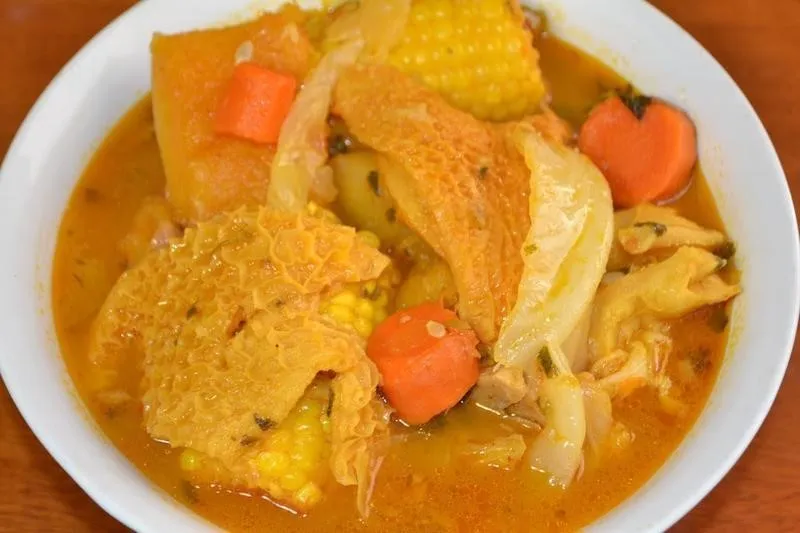 Sopa de Mondongo, 1. Pabellón Criollo, 2. Hallaca, 3. Arepa, 4. Cachapa, 5. Dulce de Leche, 6. Sopa de Mondongo, 7. Bollo Pelón, 8. Empanada, 9. Pan de Jamon, 10. Fosforera