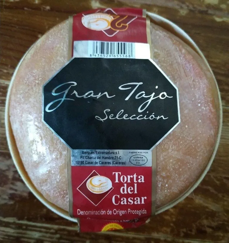 Torta del casar, 1. Cabrales, 2. Arzúa-Ulloa, 3. Manchego, 4. Torta del casar, 6. Mahón, 7. Tetilla, 8. Idiazabal, 9. San Simon da Costa, 10. Nata de Cantabria