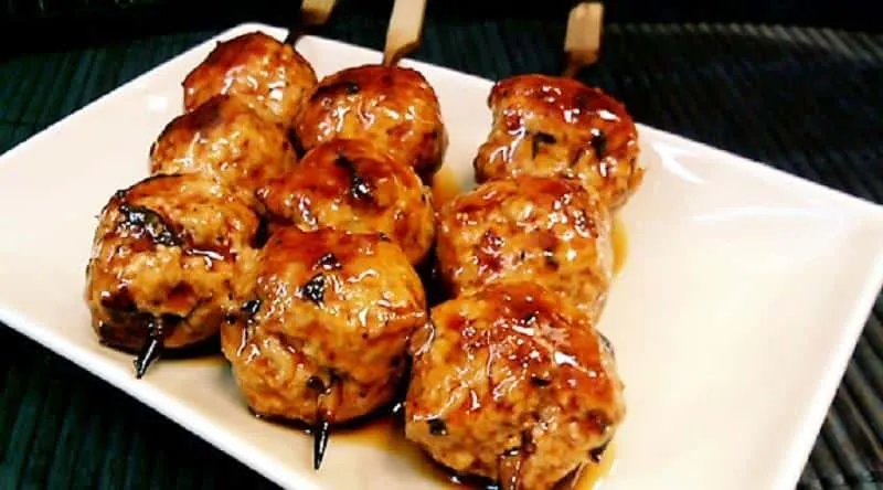 Tsukune, 1.  Negima, 2. Tebasaki, 3. Tsukune, 4. Rebaa, 5. Bonjiri, 6. Kanmuri, 7. Hatsu, 8. Seseri, 9. Sasami, 10. Sunagimo, 11. Mune, 12. Kawa