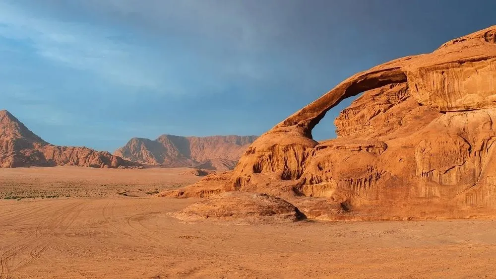 Wadi Rum, 1. Petra, 2. Laut Mati, 3. Wadi Rum, 4. Reruntuhan Jerash, 5. Kastil Ajloun, 6. Umm Qais, 7. Cagar Alam Al Mujib, 8. Benteng Aqaba, 9. Wadi bin Hammad, 10. Qasr al-Abd