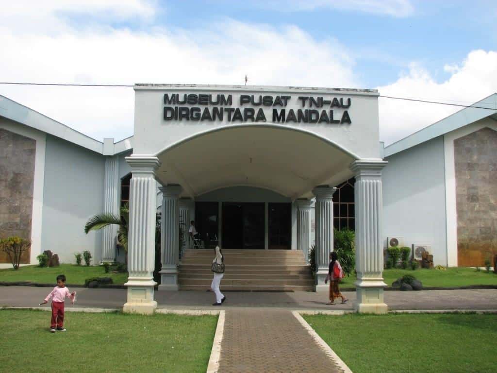 Museum Pusat TNI Angakatan Udara Dirgantara Mandala, 1. Museum Mandala Wangsit, 2. Museum Brawijaya, 3. Museum Pusat TNI Angakatan Udara Dirgantara Mandala, 4. Museum Yos Sudarso, 5. Museum Satriamandala, 6. Museum Bahari, 7. Museum Dharma Wiratama Yogyakarta, 8. Museum Keprajuritan Indonesia, 9. Museum TNI AL Loka Jala Crana , 10. Museum Perjuangan 10 November