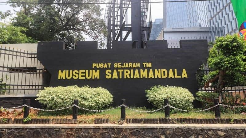 Museum Satriamandala, 1. Museum Mandala Wangsit, 2. Museum Brawijaya, 3. Museum Pusat TNI Angakatan Udara Dirgantara Mandala, 4. Museum Yos Sudarso, 5. Museum Satriamandala, 6. Museum Bahari, 7. Museum Dharma Wiratama Yogyakarta, 8. Museum Keprajuritan Indonesia, 9. Museum TNI AL Loka Jala Crana , 10. Museum Perjuangan 10 November