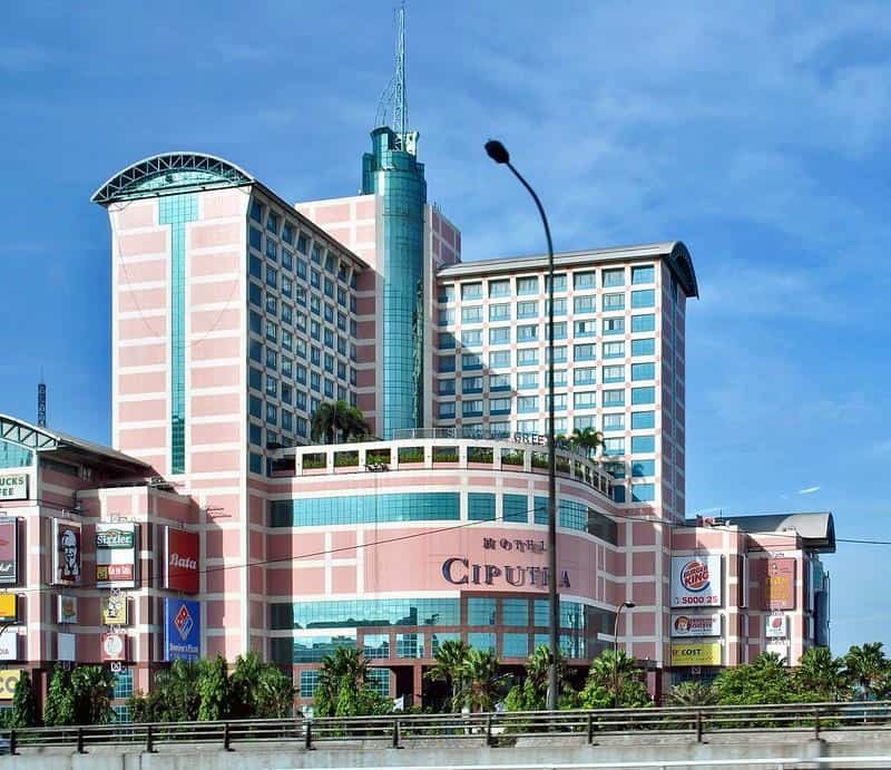 Mall Ciputra, 1. Mall Taman Anggrek, 2. Mall Ciputra, 3. Puri Indah Mall, 4. Mall Taman Palem, 5. NEO SOHO Mall, 6. Mall Central Park, 7. Seasons City Trade Mall, 8. Glodok Plaza, 9. Lippo Mall Puri, 10. Mall Daan Mogot