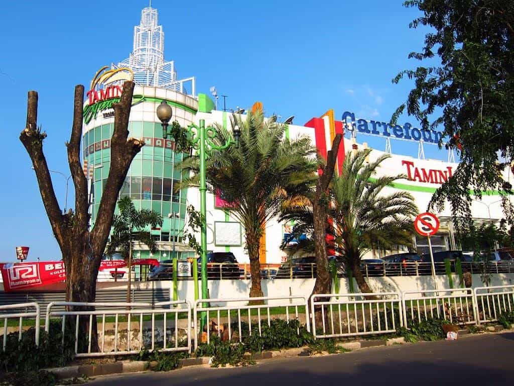 Mall Tamini Square, 1. Mall Lippo Plaza Kramat Jati, 2. Mall Tamini Square, 3. Mall Bassura City, 4. Mall Cipinang Indah, 5. Mall Cibubur Junction, 6. Mall Cijantung, 7. AEON Mall Jakarta Garden City, 8. Mall Cibubur Square, 9. Mall Pusat Grosir Cililitan