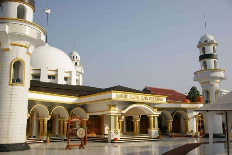 Masjid Agung Sukabumi, 1. Situ Gunung, 2. Masjid Agung Sukabumi, 3. Danau Batu Bacan, 5. Pantai Citepus, 6. Situ Sukarame