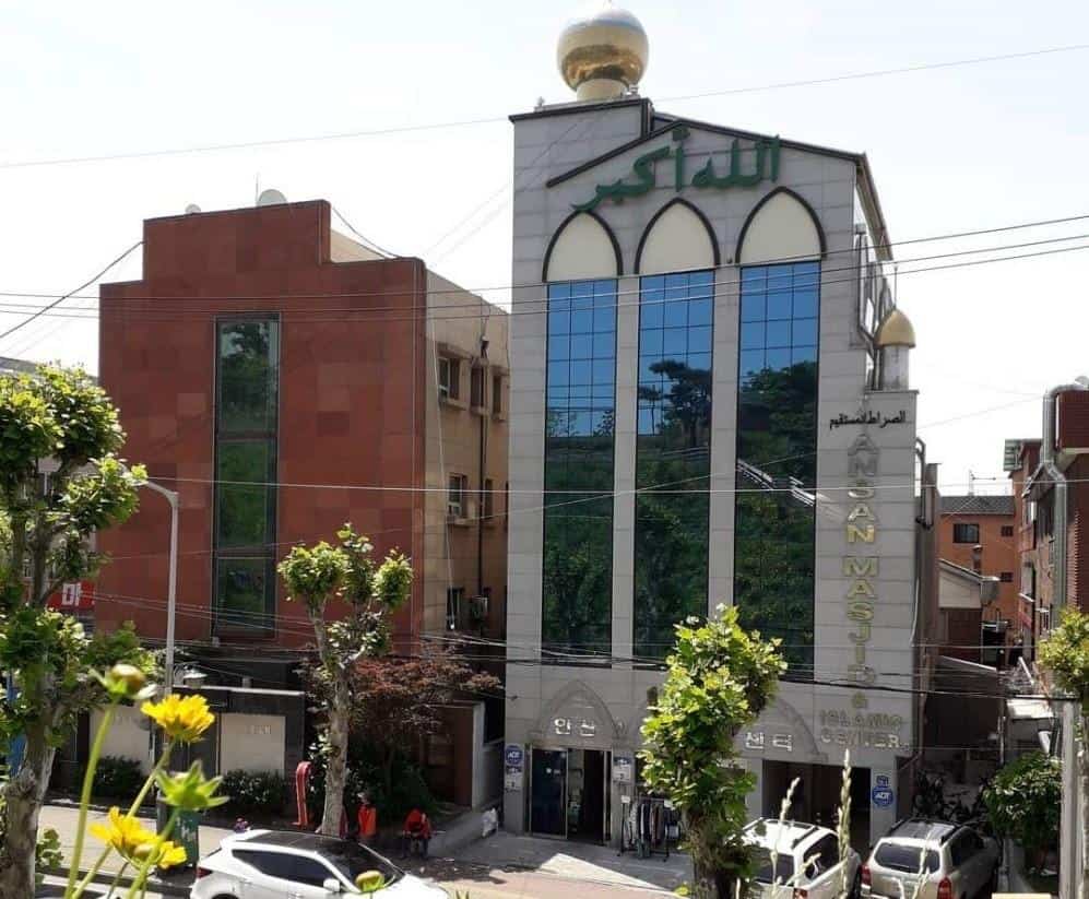 Masjid Ansan (Masjid Sirothol Mustaqim), 1. Masjid Seoul Central, 2. Masjid Busan, 3. Masjid Paju, 4. Masjid Bupyeong, 5. Masjid Ansan (Masjid Sirothol Mustaqim), 6. Masjid Gwangju, 7. Masjid Jeonju (Masjid Abu Bakar Al Siddiq), 8. Masjid Sayyidina Bilal Changwon