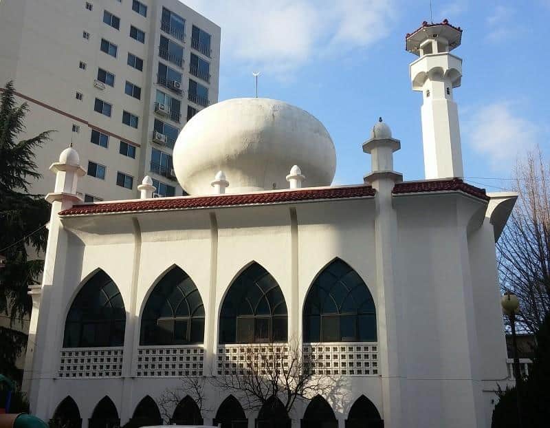 Masjid Busan, 1. Masjid Seoul Central, 2. Masjid Busan, 3. Masjid Paju, 4. Masjid Bupyeong, 5. Masjid Ansan (Masjid Sirothol Mustaqim), 6. Masjid Gwangju, 7. Masjid Jeonju (Masjid Abu Bakar Al Siddiq), 8. Masjid Sayyidina Bilal Changwon