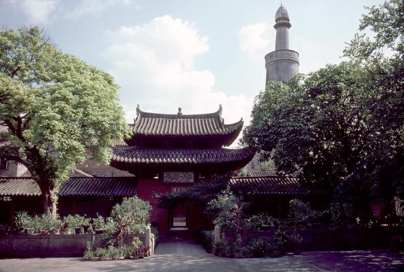 Masjid Huaisheng, 1. Masjid Agung Xi'an, 2. Masjid Niujie, 3. Masjid Agung Tianjin, 4. Masjid Qingjing, 5. Masjid Xiaotaoyuan, 6. Masjid Idgar / Masjid Id Kah, 7. Masjid Kunming Nancheng, 8. Masjid Kuqa, 9. Masjid Dongguan, 10. Masjid Huaisheng