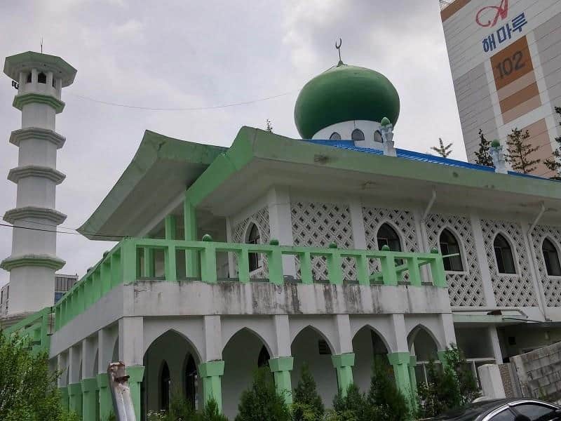 Masjid Jeonju (Masjid Abu Bakar Al Siddiq), 1. Masjid Seoul Central, 2. Masjid Busan, 3. Masjid Paju, 4. Masjid Bupyeong, 5. Masjid Ansan (Masjid Sirothol Mustaqim), 6. Masjid Gwangju, 7. Masjid Jeonju (Masjid Abu Bakar Al Siddiq), 8. Masjid Sayyidina Bilal Changwon