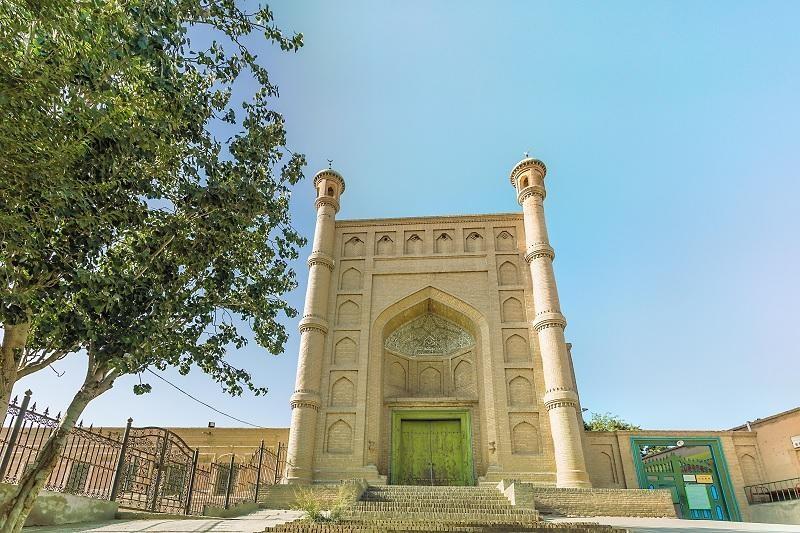 Masjid Kuqa, 1. Masjid Agung Xi'an, 2. Masjid Niujie, 3. Masjid Agung Tianjin, 4. Masjid Qingjing, 5. Masjid Xiaotaoyuan, 6. Masjid Idgar / Masjid Id Kah, 7. Masjid Kunming Nancheng, 8. Masjid Kuqa, 9. Masjid Dongguan, 10. Masjid Huaisheng