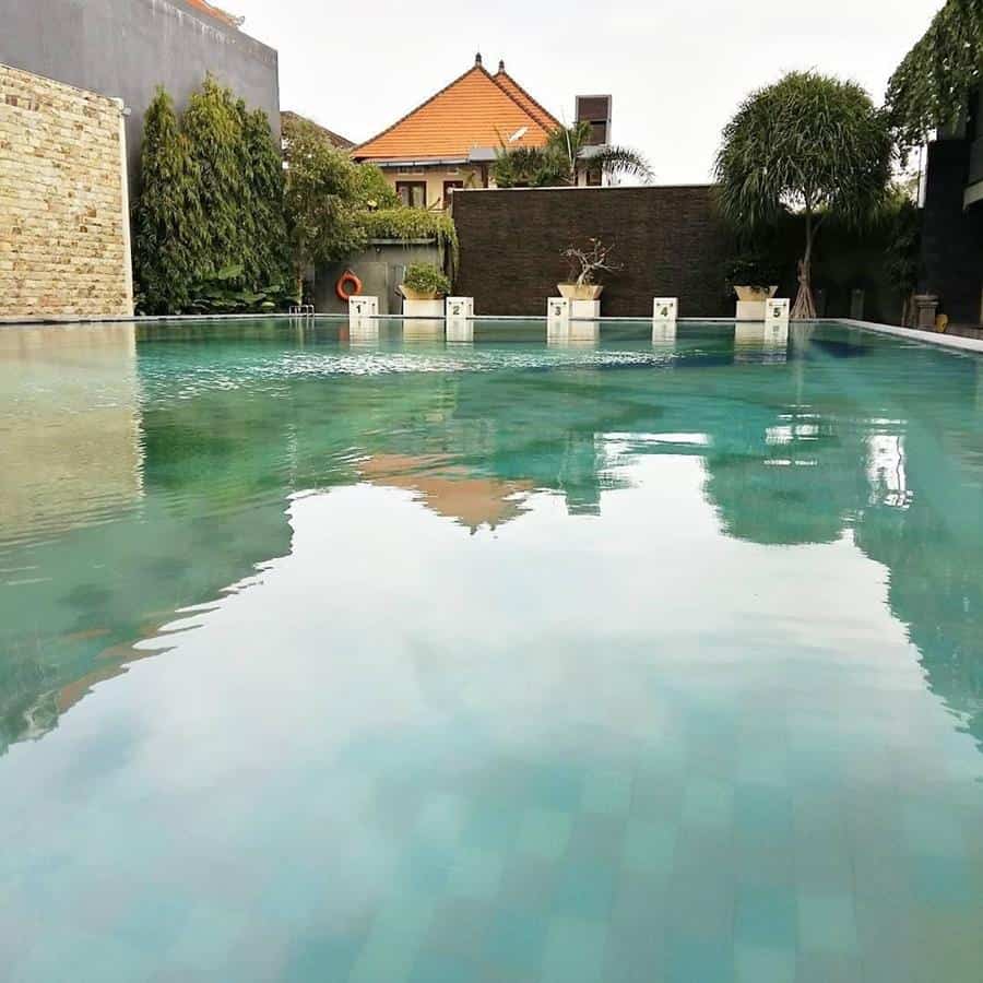 Augi Sport Center , 1. Kolam Renang Aria , 2. Amarta Regis Pool, 3. Augi Sport Center , 4. Citraland Waterpark , 5. Tirta Ayu Sanur, 6. MU Sport Club , 7. Besakih Beach Hotel Pool & Bar, 8. Tirta Jaya Abadi Pool, 9. Mimba Pool dan Spa, 10. Dolphin Lodge Bali
