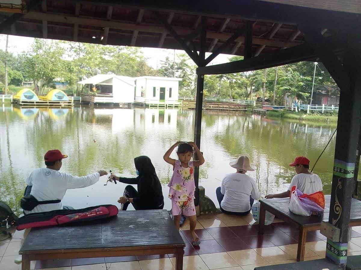 Agro Wisata Tambak, 1. Kolam Pancing Auri Sedati Agung, 2. Monstero Fishing Park, 3. Delta Fishing, 4. Agro Wisata Tambak, 5. Kolam Pemancingan Pak Misro, 6. Kolam Pancing Gafina Jaya Makmur, 7. Kolam Pancing Karisma Juanda, 8. Kusuma Tirta Minapolitan, 9. Kolam Pancing Elok, 10. CSDW Kolam Pancing