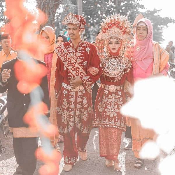 Aksesori Baju Seting dan Kain Cual, Asal Mula Baju Seting dan Kain Cual, Pakaian Adat Bangka Belitung Perempuan, Pakaian Adat Bangka Belitung Laki-Laki, Kegunaan Baju Seting dan Kain Cual, Aksesori Baju Seting dan Kain Cual