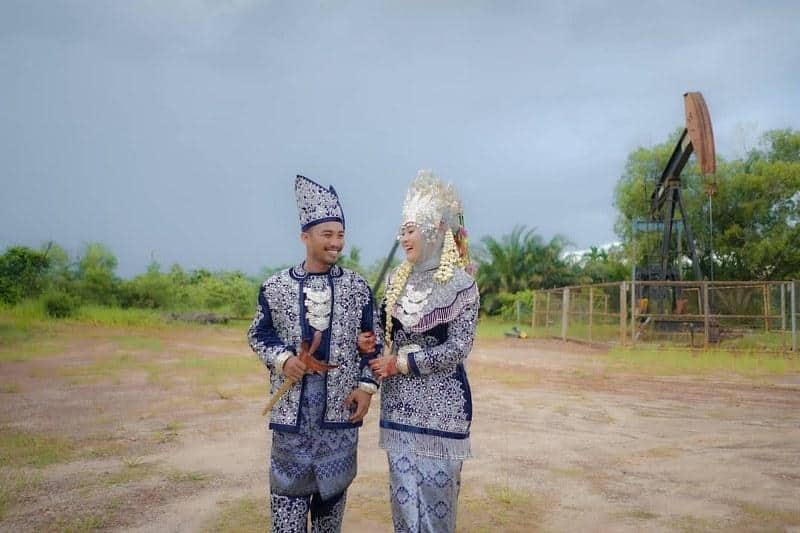 Aksesoris Baju Kurung Tanggung Wanita, 1. Telukuk, 2. Teratai Dada, 3. Kalung Panjang, 4. Gelang , 5. Cincin , 1. Lacak, 2. Keris, 3. Gelang, 4. Ikat Pinggang