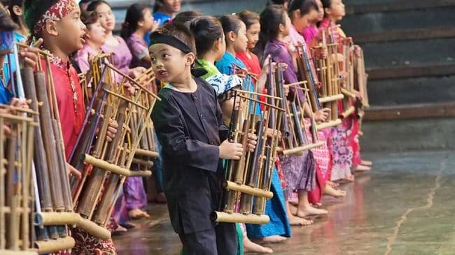 1. Angklung, 2. Suling, 3. Gendang, 4. Kacapi, 5. Calung, 6. Karinding, 7. Jentreng, 8. Siter & Celempung, 9. Jenglong, 10. Rebab