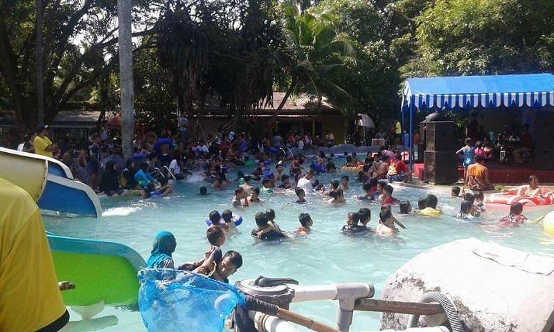 Apita Waterboom, 1. Banyu Panas Palimanan, 2. Waterpark Ciperna, 3. Cirebon Waterland Ade Irma Suryani, 4. Waterboom Siwalk, 5. Tirtamas Gemilang Waterpark, 6. Waterboom Grage City Mall, 7. Apita Waterboom, 8. Jempol Waterpark , 9. Kolam Renang The Garden, 10. Kolam Renang Umum Taman Cipto