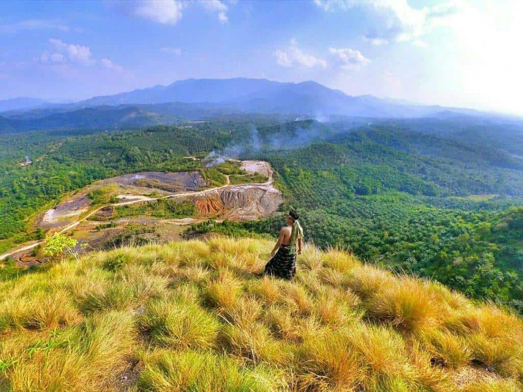 Bukit Batubara, 1. Danau Tirta Gangga, 2. Bukit Batubara, 3. Air Terjun Curug Tujuh, 4. Bukit Batu Tumpang, 5. Tugu Kopiah Emas, 6. Kolam Renang Telaga Putri, 7. Danau Bekri, 8. Masjid Istiqlal Bandarjaya, 9. Wisata Alam Karya Tama Terpadu, 10. Telogo Rejo Sendang Baru