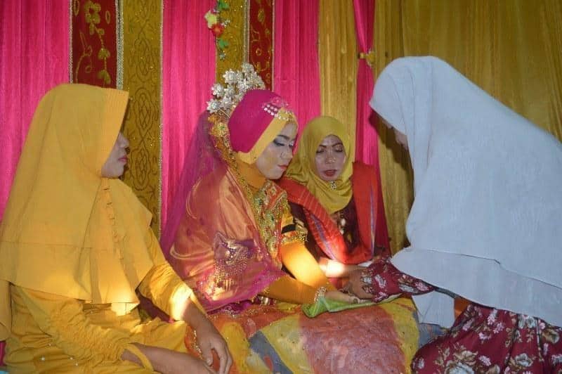 Baju Adat Pengantin Sumbawa Untuk Laki-laki , Ragam Kebudayaan Sumbawa , Bagian-Bagian Baju Adat Sumbawa, Baju Adat Sumbawa Untuk Perempuan, Baju Adat Pengantin Sumbawa Untuk Laki-laki , Baju Adat Pengantin Perempuan Sumbawa 