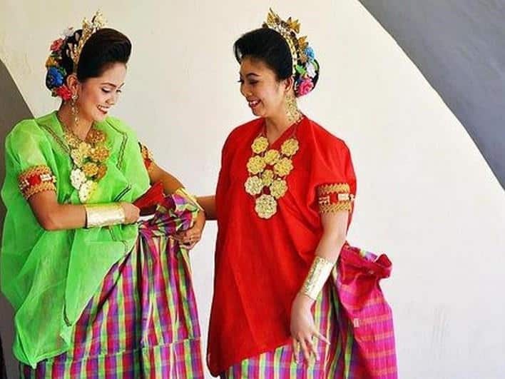 Baju Bodo, 1. Baju Pokko, 2. Sepa Tallung, 3. Baju Tutu, 4. Baju Bodo, 5. Baju Adat Pattuqduq Towaine