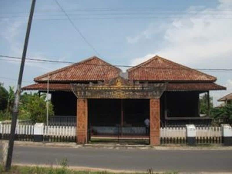 Bekas Rumah Tinggal Pangeran Pangsa Wangsakerta, 1. Legenda Kota, 2. Masjid Kibang, 3. Bekas Rumah Tinggal Pangeran Pangsa Wangsakerta, 4. Kampung Bugis, 5. Makam dan Petilasan Menak Sengaji dan Menak Ngegulung Sakit