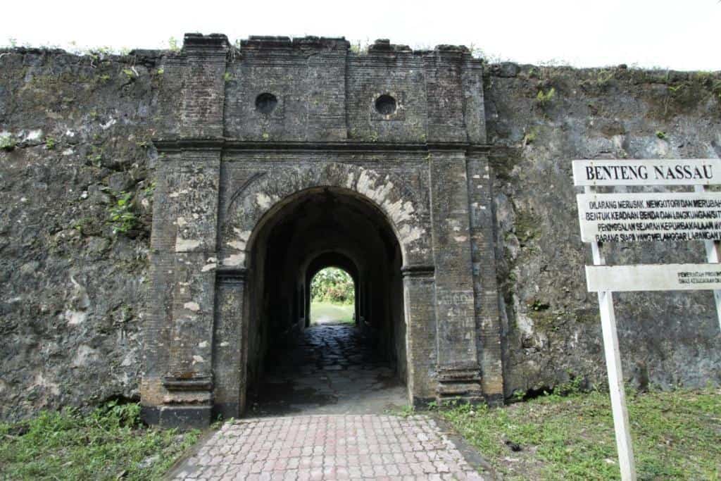 Benteng Nassau, 1. Rumah Pengasingan Bung Hatta, 2. Pulau Pisang, 3. Gunung Api Banda, 4. Benteng Belgica, 5. Rumah Budaya Banda Neira, 6. Istana Mini, 7. Benteng Nassau, 8. Pulau Hatta, 9. Pulau Nailaka