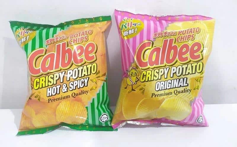 Calbee Potato Chips, 1. Pocky, 2. Royce Nama Chocolate, 3. Sanko Seika Cheese Almond , 4. Meiji Takenoko no Sato dan Kinoko no Yama, 5. Kameda Seika Soft Salad, 6. Matcha KitKat, 7. Alfort Mini Chocolate, 8. Kabukiage Rice Crackers , 9. Calbee Potato Chips, 10. Tokyo Banana Roar