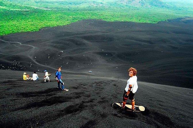 Sandboarding Cerro Negro, 1. Slackline Lembah Yosemiate – Amerika, 2. Skydiving Gunung Himalaya – Nepal, 3. Table Mountain, 4. Ombak Teahupoo, 5. Angels Falls, 6. CN Tower Edge Walking, 7. Oymyakon, 8. Gua Krubera, 9. Sandboarding Cerro Negro, 10. Kuburan Trunyan