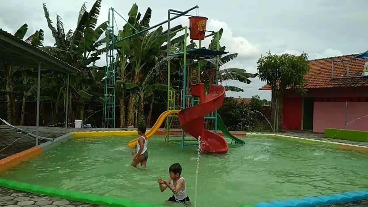 Cipto Mini Waterboom Undaan Lor Kudus, 1. Waterpark Mulia Wisata, 2. Waterboom Museum Kretek, 3. Waterboom Taman Krida, 4. Waterboom Bukit Coffee, 5. The PeakView Waterboom & Resto, 6. Cipto Mini Waterboom Undaan Lor Kudus, 7. Waterboom Mulia Klambu, 8. Lembah Honocoroko, 9. Kolam Renang Joglo Dopang, 10. Kolam Renang Bambu Tirta