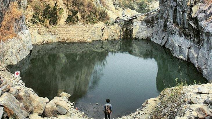 Danau Batu Bacan, 1. Situ Gunung, 2. Masjid Agung Sukabumi, 3. Danau Batu Bacan, 5. Pantai Citepus, 6. Situ Sukarame